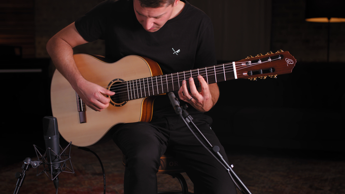 Full Size 7-String Guitar Solid Spruce/ Sapele Natural video